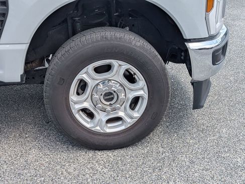 Used 2025 Ford F250 XLT image 11