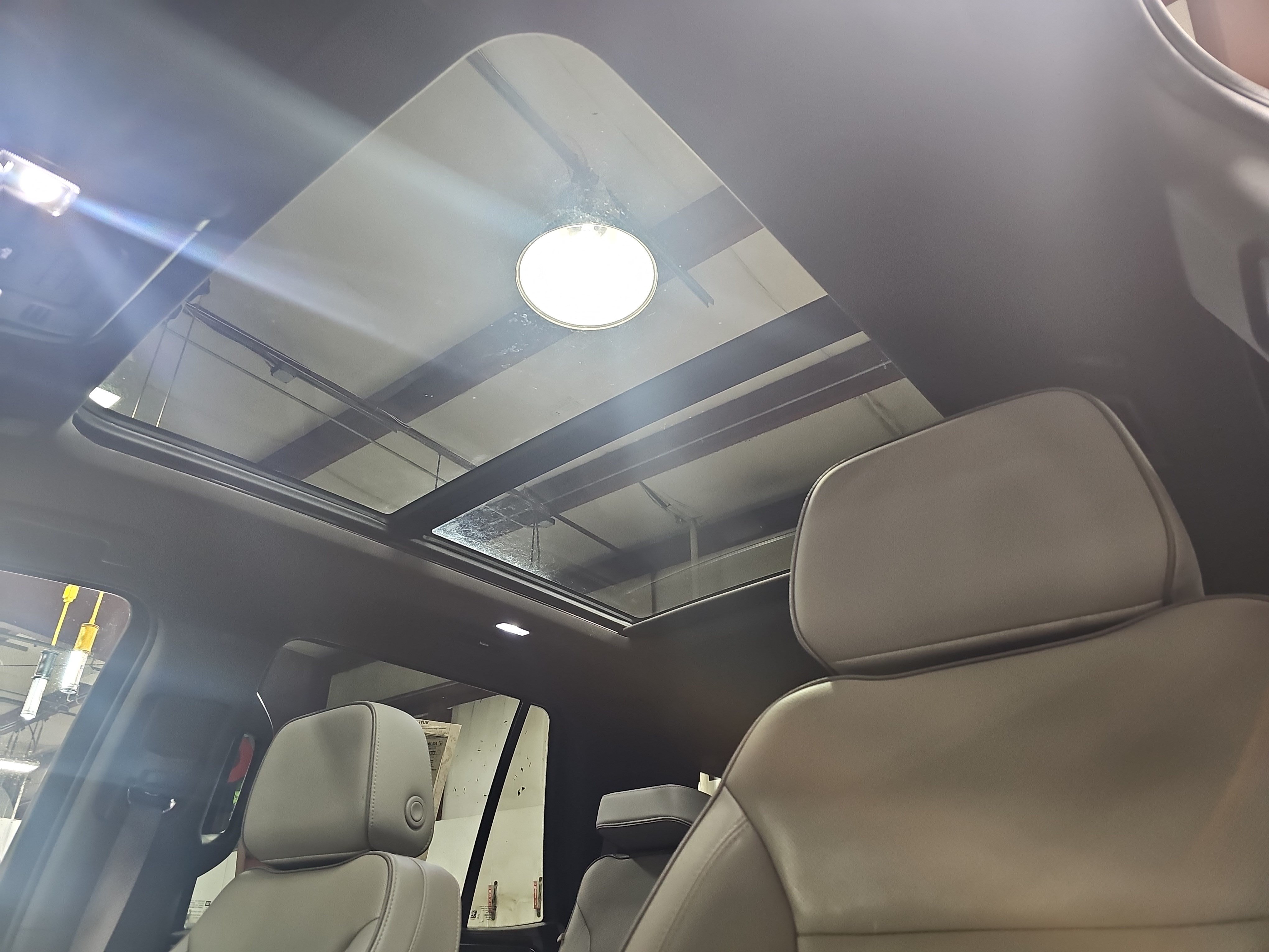 Used 2024 GMC Yukon SLT w/ SLT Luxury Package AWD/4WD image 30