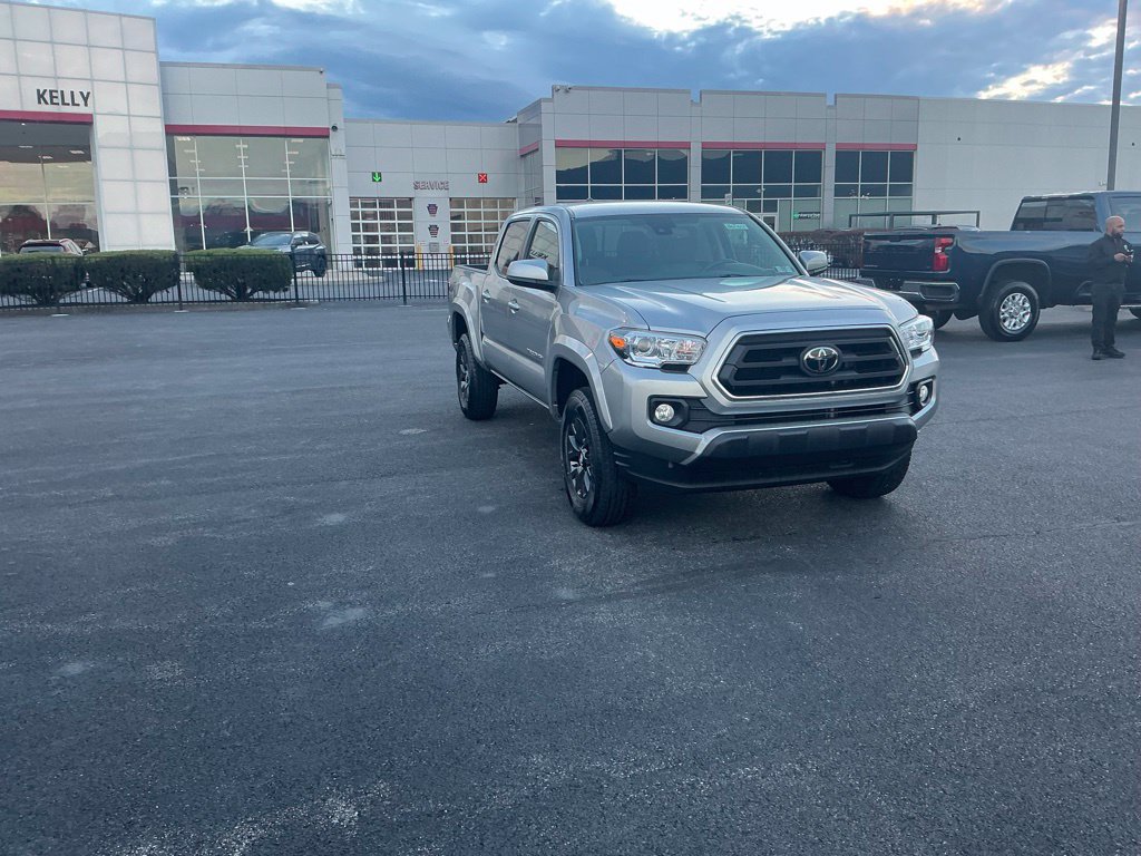 Certified 2023 Toyota Tacoma SR5 AWD/4WD image 3