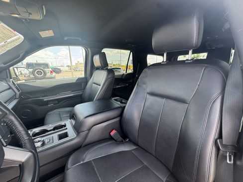 Used 2018 Ford Expedition XLT w/ Equipment Group 202A RWD image 22