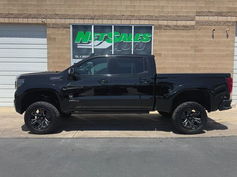 Used 2023 GMC Sierra 1500 AT4 w/ AT4 Premium Package AWD/4WD image 2