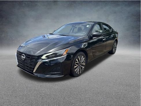 Used 2025 Nissan Altima 2.5 SV FWD image 3