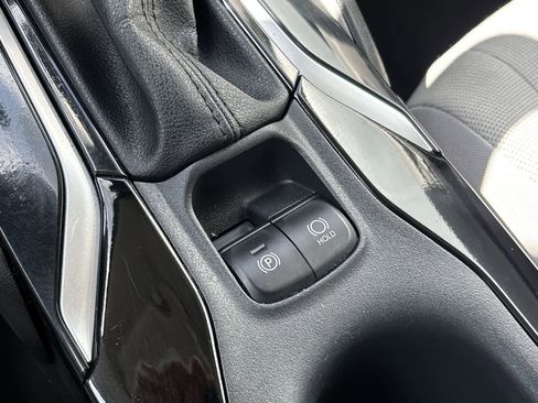 Used 2021 Toyota Corolla LE FWD image 19