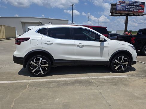 Used 2021 Nissan Rogue Sport SL FWD image 4