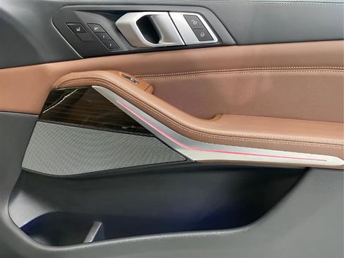 Used 2019 BMW X5 xDrive50i w/ M Sport Package image 15