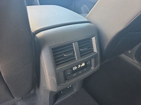 Used 2021 Volkswagen Atlas SE image 32