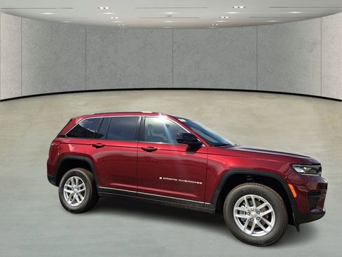 New 2026 Jeep Grand Cherokee Laredo RWD image 3