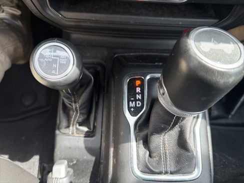 Used 2021 Jeep Wrangler Unlimited Sahara w/ Cold Weather Group AWD/4WD image 32