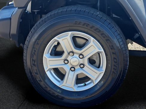 Used 2021 Jeep Wrangler Sport AWD/4WD image 8