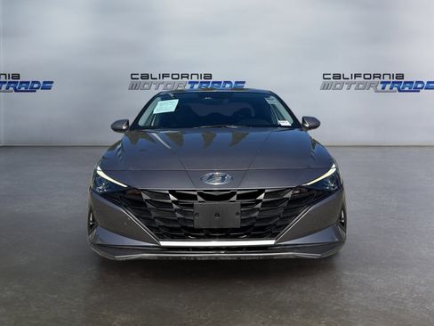 Used 2022 Hyundai Elantra SE image 2