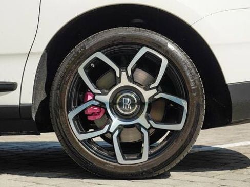 Used 2024 Rolls-Royce Cullinan image 35