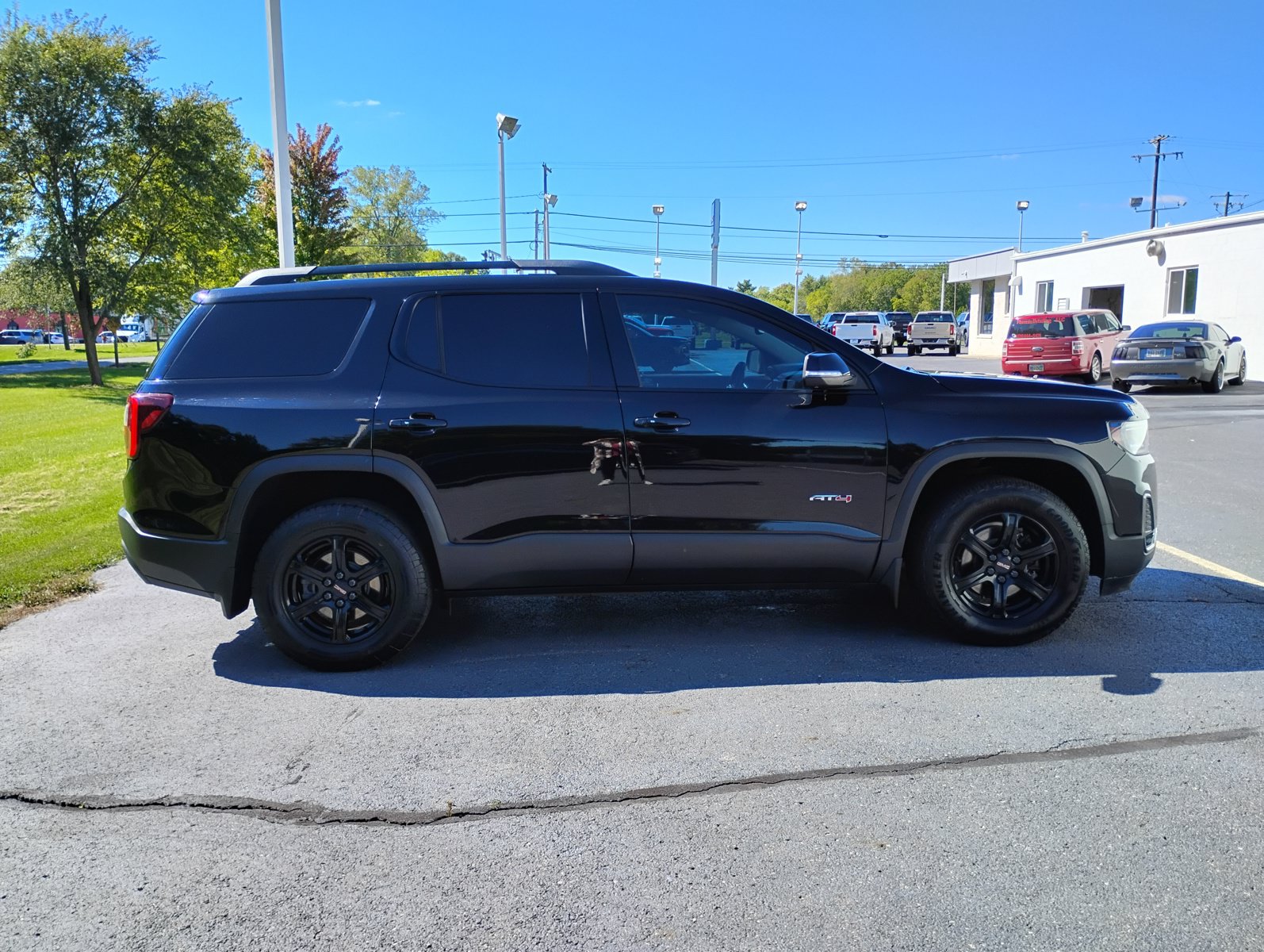 Used 2021 GMC Acadia AT4 w/ Technology Package AWD/4WD image 5