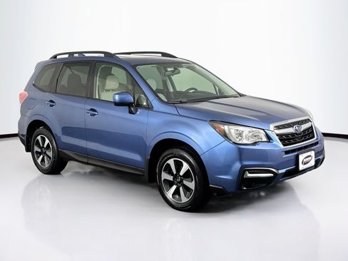 Used 2018 Subaru Forester 2.5i Premium w/ All-Weather Package AWD/4WD image 2