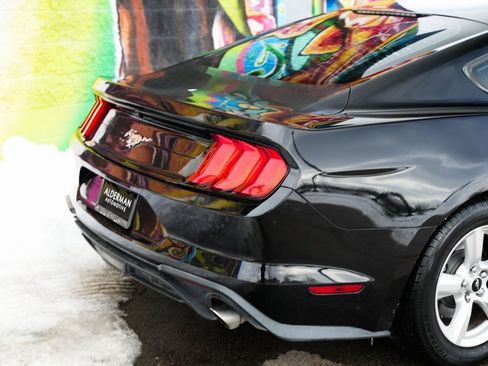 Used 2018 Ford Mustang Coupe image 6