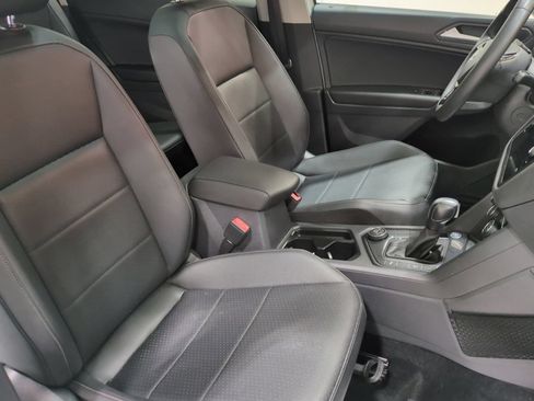 Used 2020 Volkswagen Tiguan SEL AWD/4WD image 11