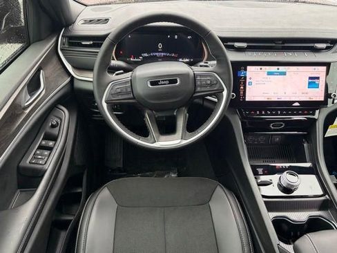 New 2026 Jeep Grand Cherokee Altitude AWD/4WD image 35
