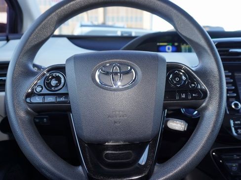 Used 2022 Toyota Prius LE image 20