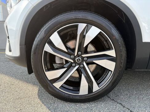 Certified 2023 Volvo XC40 B5 Plus w/ Protection Package Premier AWD/4WD image 10