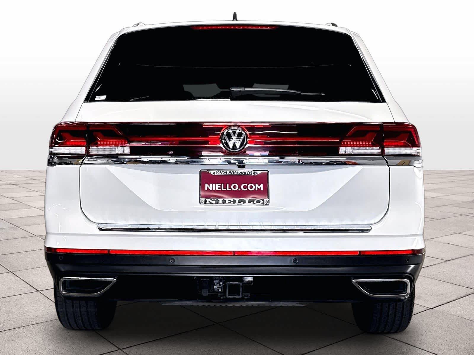 Used 2025 Volkswagen Atlas SEL AWD/4WD image 8