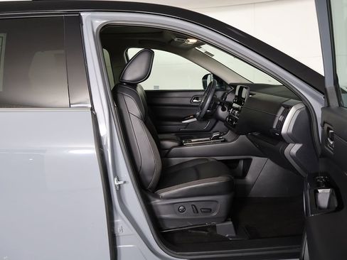 Used 2024 Nissan Pathfinder SL w/ SL Premium Package AWD/4WD image 32