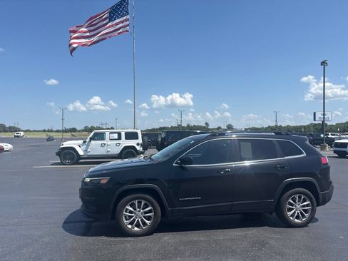 Used 2022 Jeep Cherokee Latitude Lux FWD image 2