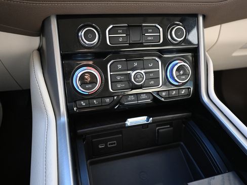 Used 2022 GMC Yukon XL Denali w/ Max Trailering Package image 8