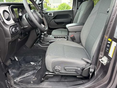 Used 2024 Jeep Wrangler Unlimited Sport AWD/4WD image 24