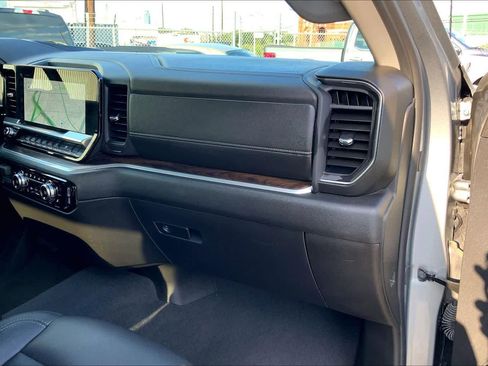 Used 2026 GMC Sierra 1500 SLT AWD/4WD image 19