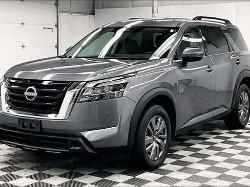 Used 2025 Nissan Pathfinder SV FWD image 11