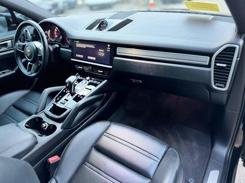 Used 2023 Porsche Cayenne Platinum Edition w/ Towing Package w/o Tow Ball image 18