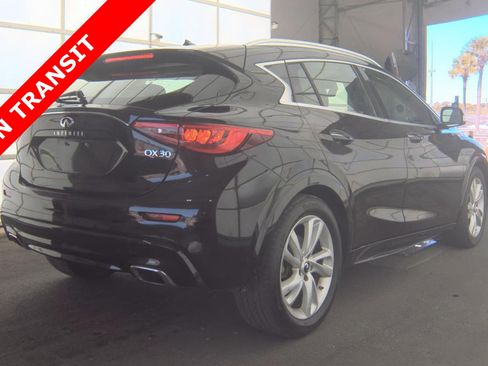 Used 2018 INFINITI QX30 Premium image 4