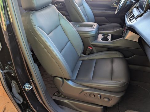 Used 2024 Chevrolet Suburban LT w/ LT Signature Package RWD image 22