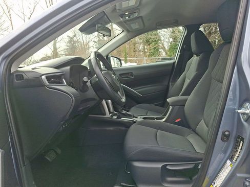 Used 2023 Toyota Corolla Cross LE image 13