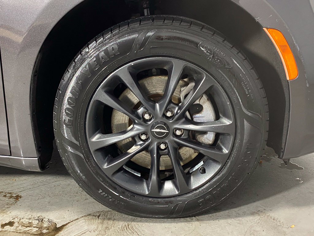Used 2020 Chrysler Pacifica Touring-L AWD/4WD image 10