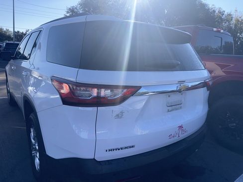 Used 2019 Chevrolet Traverse LT image 3