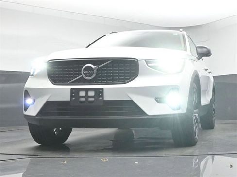 Used 2023 Volvo XC40 B5 Plus w/ Protection Package Premier image 38
