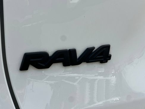 Used 2024 Toyota RAV4 LE AWD/4WD image 32