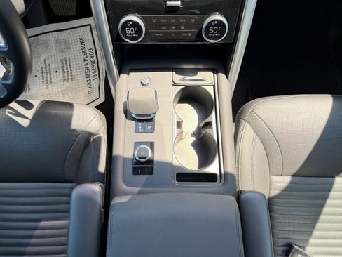 Used 2023 Land Rover Discovery S AWD/4WD image 15