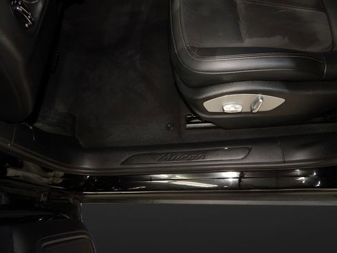 Used 2018 Porsche Macan Sport Edition image 14