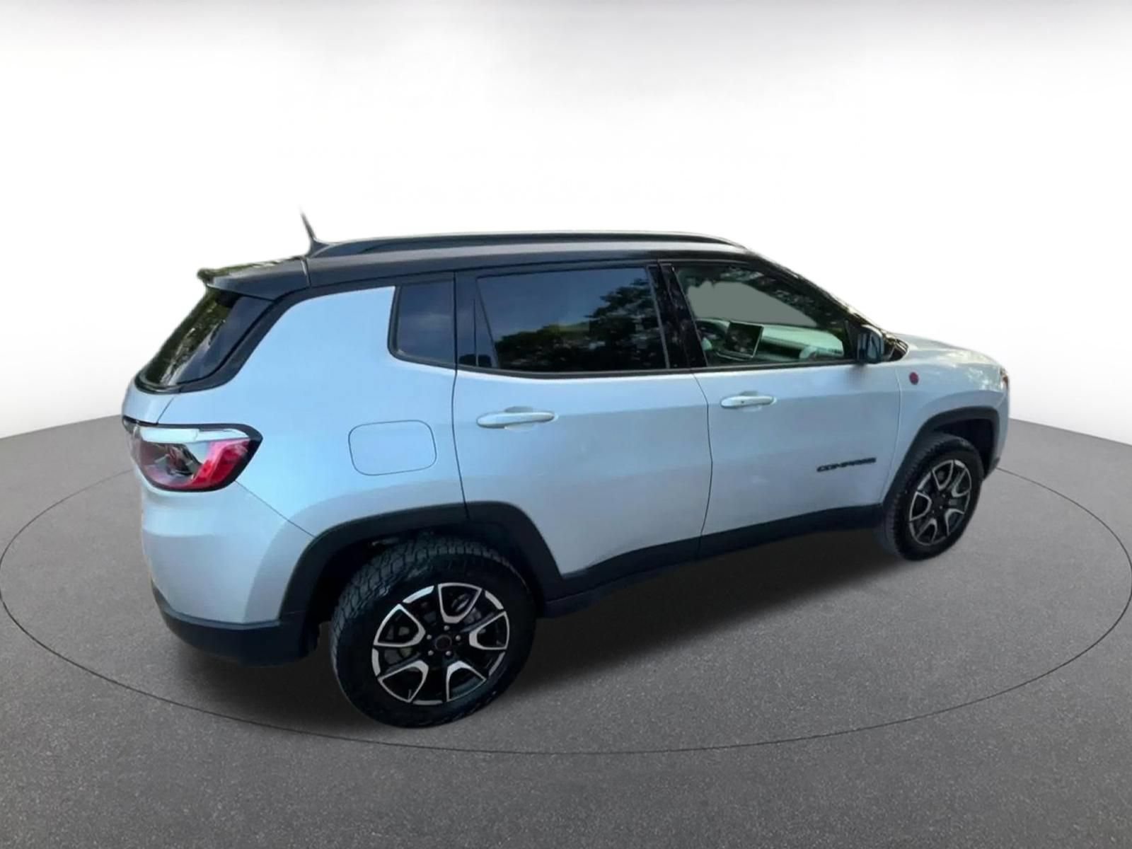 Used 2025 Jeep Compass Trailhawk AWD/4WD image 14