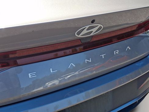 Certified 2024 Hyundai Elantra SE FWD image 18