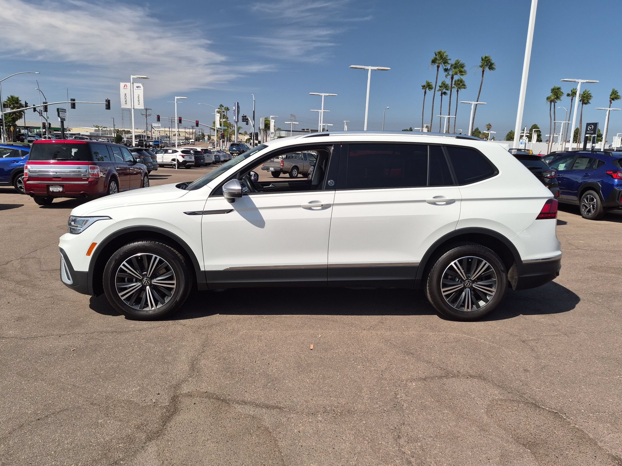 Used 2024 Volkswagen Tiguan Wolfsburg Edition AWD/4WD image 4