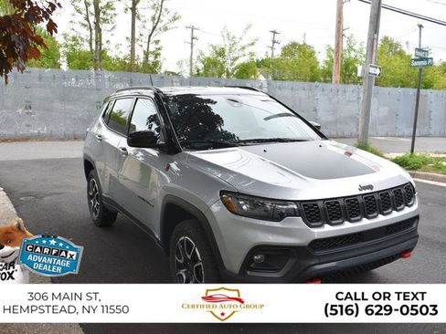 Used 2025 Jeep Compass Trailhawk AWD/4WD image 4