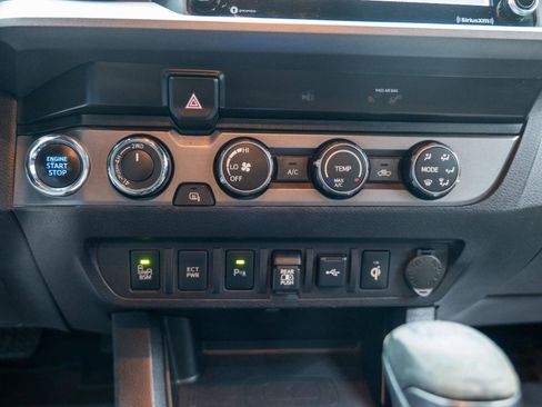 Used 2020 Toyota Tacoma TRD Sport w/ Technology Package AWD/4WD image 46