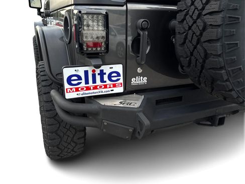 Used 2017 Jeep Wrangler Unlimited Rubicon w/ Connectivity Group image 12