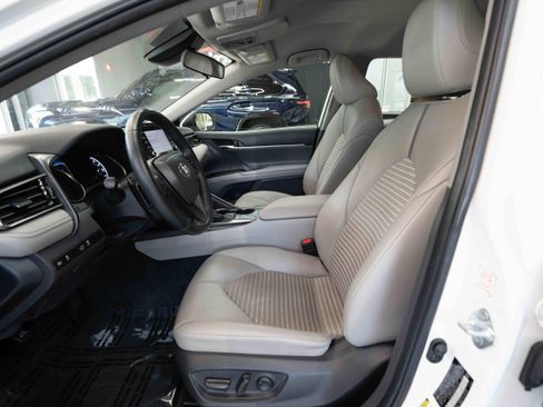 Used 2022 Toyota Camry SE image 9