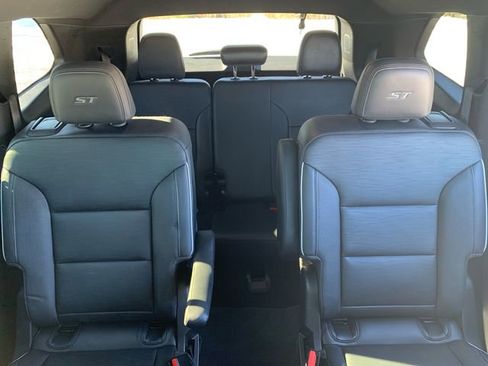 Used 2025 Buick Enclave Sport Touring image 39