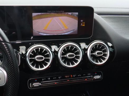 Used 2021 Mercedes-Benz GLA 250 4MATIC image 27