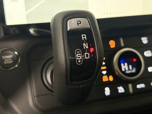 New 2026 Land Rover Defender 130 X-Dynamic SE image 32