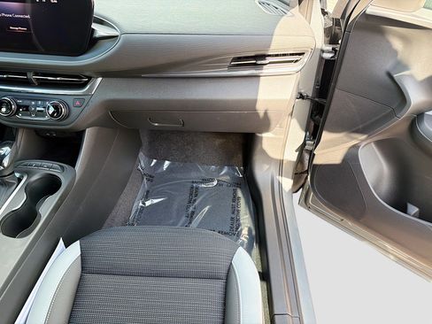 Used 2025 Buick Envista Preferred w/ Convenience I Package image 17